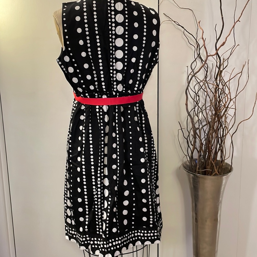 Motherhood Maternity sleeveless dotted dress with tie and pockets - Picture 5 of 9